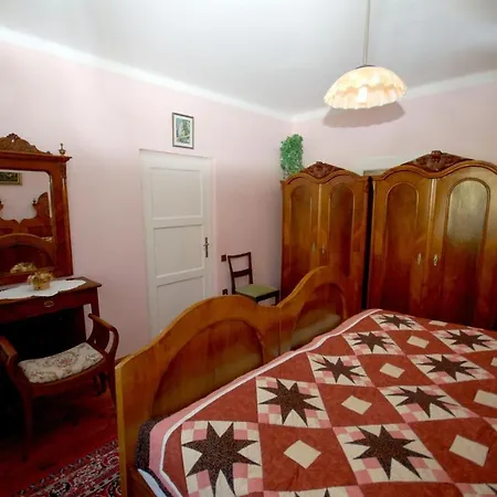 Ferienhaus Holiday In 1563 Kamenice nad Lipou